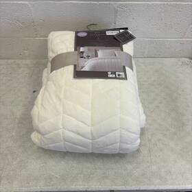 Beekman Home 008889328383 Full/queen Quilt Set 2 Pillow Shams Plush Stitching Design - White