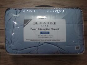 1590116 Berkshire Life Reversible Queen Down Alternative Blanket In Blue New