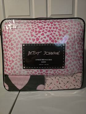 Betsey Johnson 883893993747 8 Piece Cupids Arrow Ombre Hearts Black And Pink Comforter Set