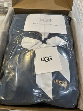 Britannica Home Fashions Inc. 008889168040 Ugg Plush Faux Fur Blanket Reversible Luxury Super Soft Throw Indigo Blue New
