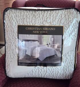 Christian Siriano 783048974242 New York Reversible Faux Fur Comforter King