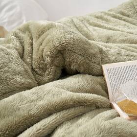 Coma Inducer 843249103954 The Original Plush - Oversized Comforter Mossy Gray