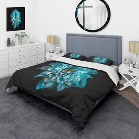 Design Art 780377880527 Designart Ftclose Up Of Flower With Blue And White Petalsft Full/queen Cover