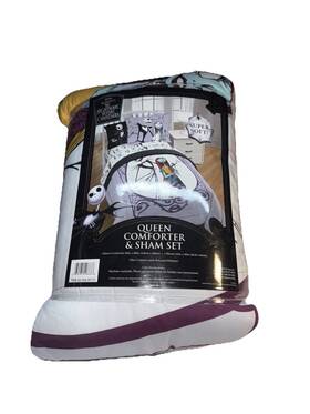 Disney 032281408688 The Nightmare Before Christmas Reversible Queen Comforter And Sham Set