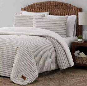 Frye 783048227140 2 Inch Solid Channel Luxury Faux Fur Comforter 3 Piece Reversible - King Size
