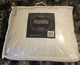 Ge-sh01 Grace Elizabeth Queen Size Down Alternative Reversible Comforter 90 Inch X90 New