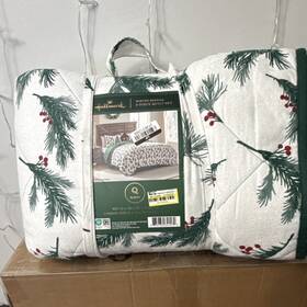 88281loveq1 Hallmark Winter Berries Queen 3-piece Quilt Set Floral Nature White Red Green