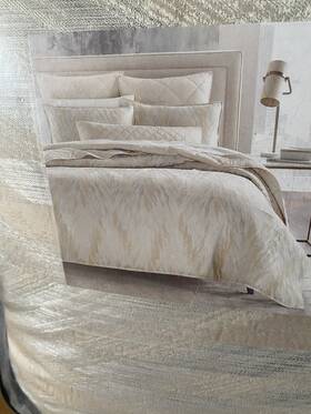 Hotel Collection 194136480314 Textured Chevron Gold King Comforter Set Shams