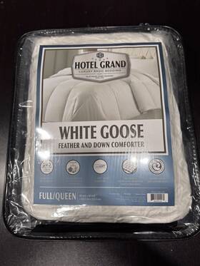 1261181 Hotel Grand White Goose Full/ Queen 240 T Count Feather And Down Comforter New