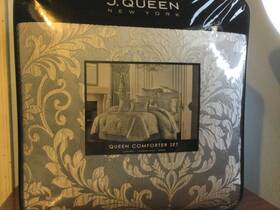 J. Queen New York 193842117200 Malita 4-piece Comforter Set In Queen- 2 Shams And Bedskirt