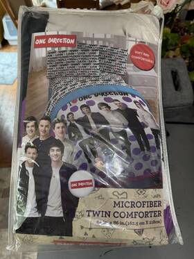 Jay Franco 032281273309 2013 1d One Direction Microfiber Twin Comforter 64 Inch X 86 Nos