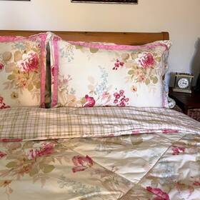 Laura Ashley 883893628878 Vintage Floral Queen/king Comforter 2 Shams Set Pink Green Garden