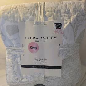 89292056 Laura Ashley 3pc King Celina Patchwork 100% Cotton Quilt Bedding Set White/green