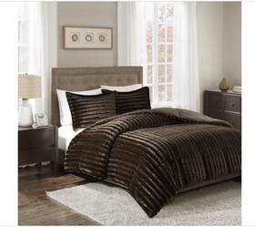 Madison Park 675716783952 Add Glamor And Style To Your Home With The York Faux Fur Comforter