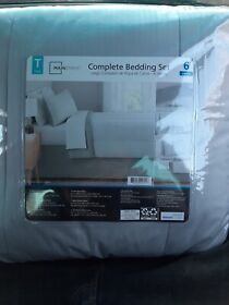 Mainstays Complete Bedding Set 6 Pieces White Comforter Sheet Pillowcase Skirt