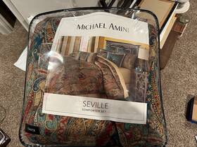 Michael Amini 882945358176 Seville Comforter Set