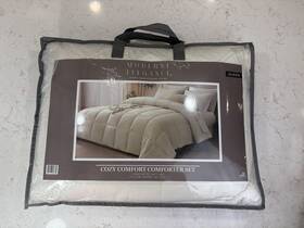 Moderne Elegance 810147698684 New Queen Size Comforter Pillow Shams Set - Cream Off White