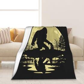 Mt-159 Soft Throw Blanket All Season Warm Blankets Vintage Big Foot Hiking Moon Forest