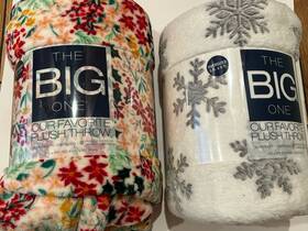 Oeko Tex 400495910554 Women Owned Set Of Holiday Plush Throws Faux Fur