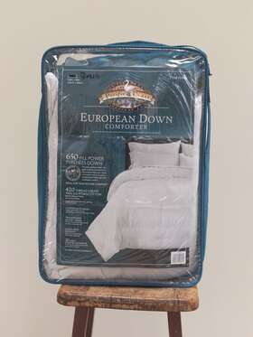 Pacific Coast 025521681781 European White Duck Down Extra Warmth Comforter Full/queen New