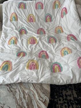 4859983 Pottery Barn Kids Candlewick Rainbow Comforter White Full Queen - Pre-owned 4859983 Pottery Barn Kids Candlewick Rainbow Comforter White Full Queen - Pre-owned