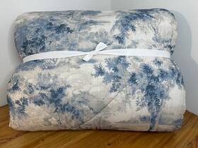 7738389 Pottery Barn New- F/queen Jardin Toile Comforter Multi Blues