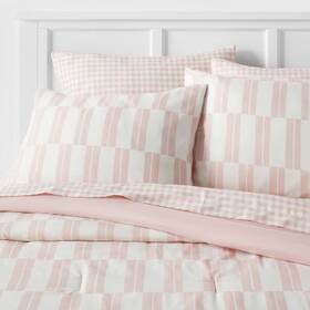 Room Essentials 191908982380 7pc King Dash Stripe Printed Microfiber Reversible Comforter And Sheets Set