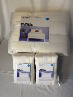 Room Essentials 197543802816 New Quilt And Shams Sz King Ivory 3 Piece Bedding Set