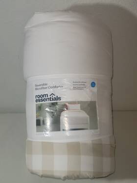 Room Essentials 198850459359 Reversible Microfiber Comforter Size Twin/xl Twin 2-tone Ivory