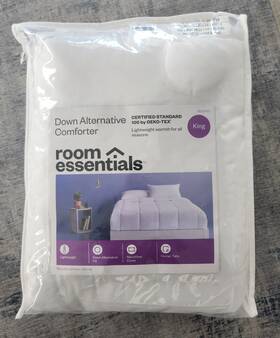 Room Essentials 490622004317 Down Alternative Comforter King White 108x94 Microfiber Cover