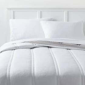 89195767 Room Essentials King Lofty Microfiber Comforter White - Midweight Plain