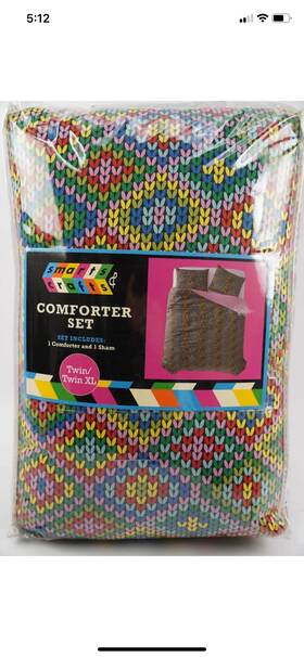 Smarts & Crafts 651896647604 And Childrens 2/3 Piece Reversible Comforter Set Super Soft Colo