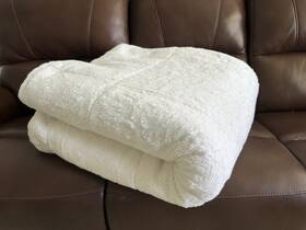 060134933 Threshold King White Quilted Polyester Comforter Solid Contemporary Bedroom