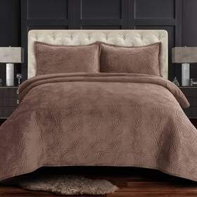 92594762 Tribeca Living King Capri Medallion Velvet Oversized Quilt Bedding Set