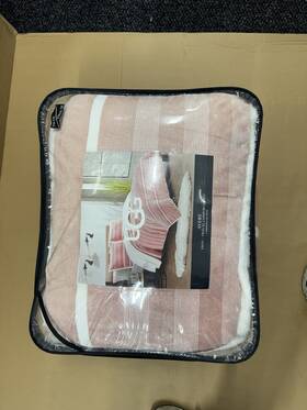 Ugg 008889001118 Avery Twin/twin Xl Comforter Set With Standard Pillow Sham In La Sunset Stripe