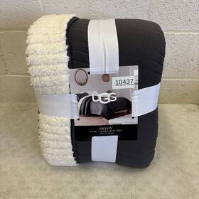 Ugg 008889027620 Devon 3pc Quilt Set 1 And 2 Shams Full/queen Reversible Gray / White