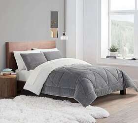 Ugg 008889188673 Avery 3 Piece Reversible Full/queen Comforter Set In Seal Grey - 2 Shams Nib