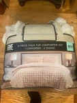 Frye 3-PIECE Faux Fur Comforter Set (queen) New. Fixed Price $125.00.