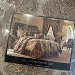J. Queen New York Full Size Comforter Set Woodbury. Fixed Price $249.00.