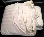 Hotel Grand White Goose Down Comforter - Full/queen **used Need Dry Clean*. Fixed Price $69.99.
