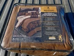 Browning Oak Tree Buckmark 3PC Twin Set. Comforter, Bedskirt & Sham. Fixed Price $100.00.