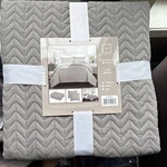 Chic Home Design Weaverland Twin Set Gray Geometric Polyester Quilted. Fixed Price $35.00.