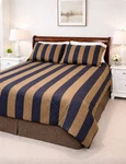 Classic 4 Pc Westpoint Stevens Reversible Queen Comforter Set W/2 Shams Bedskirt. Fixed Price $45.99.