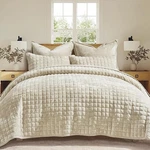Recyco Velvet Quilt Set Cal King 3PC Oversized Luxury Soft Bedspread Coverlet. Fixed Price $84.99.