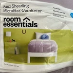 Room Essentials Reversible 66 94 Faux Shearling Microfiber Comforter. Fixed Price $22.91.