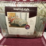 Better Homes And Gardens Queen Comforter Set Posies & Plaid Faux Silk Floral. Fixed Price $98.00.