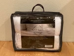 Down Alternative Comforter (queen - White) By Lavish Comforts Hotel Luxury.... Fixed Price $69.99.