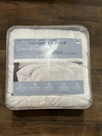 Nip Stearns & Foster Lux Collection White Down Alternative Queen Comforter. Fixed Price $131.59.