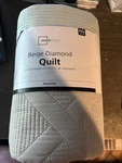 Brand New Mainstays Beige Diamond Quilt Reversible Full/queen 86 X90 .. Fixed Price $28.00.