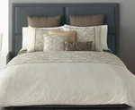 Simply Vera Wang Infinity Queen Comforter Set, 4-PC W/shams & Bedskirt *read. Fixed Price $270.00.